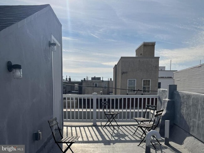 Building Photo - 1929 Titan St