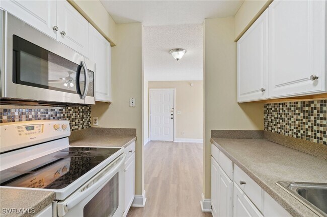 Building Photo - 5325 Summerlin Rd