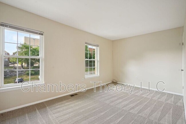 Building Photo - 9497 Linden Leaf Ct