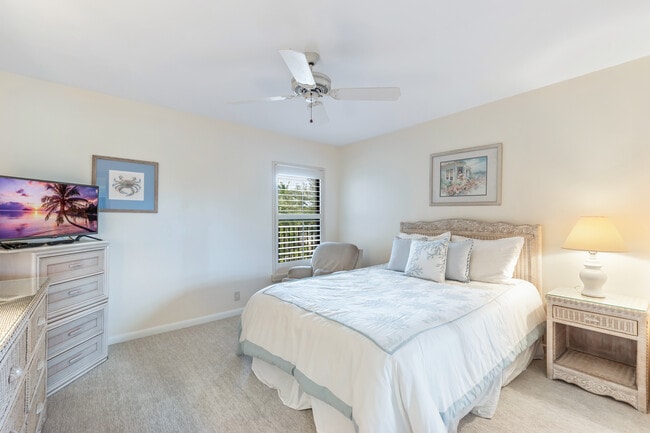 Building Photo - 970 Palm Ave