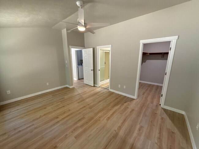 Building Photo - 5647 SW Windflower Dr