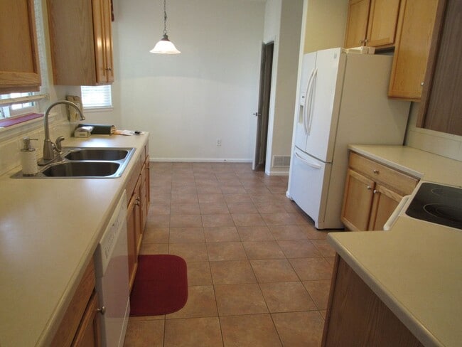 Building Photo - Ranch living in this Spacious Townhome in ...