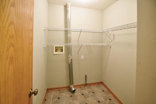 Building Photo - 1807 S Wentworth Cir