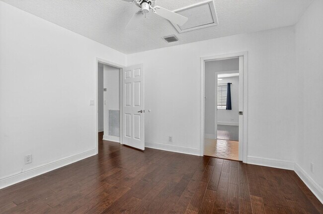 Building Photo - 6502 Brava Way