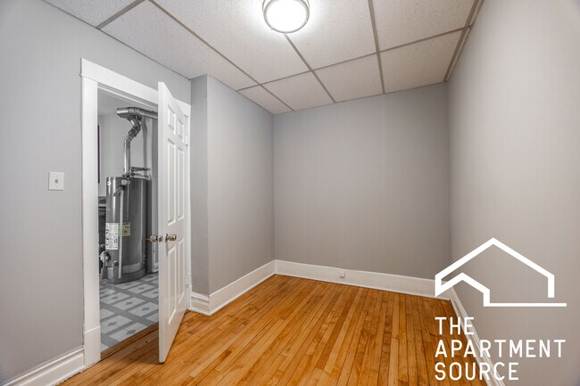 Building Photo - 5128 W Henderson St