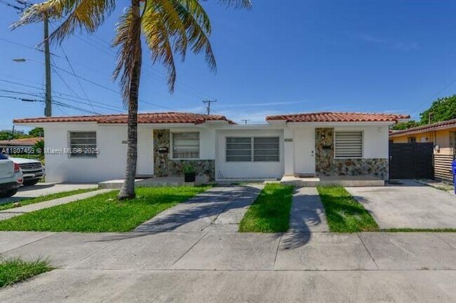 Building Photo - 3262 SW 28th St