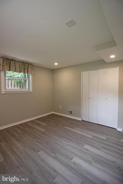Building Photo - 102 Yeonas Dr SE