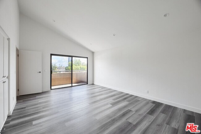 Building Photo - 6212 Fulton Ave