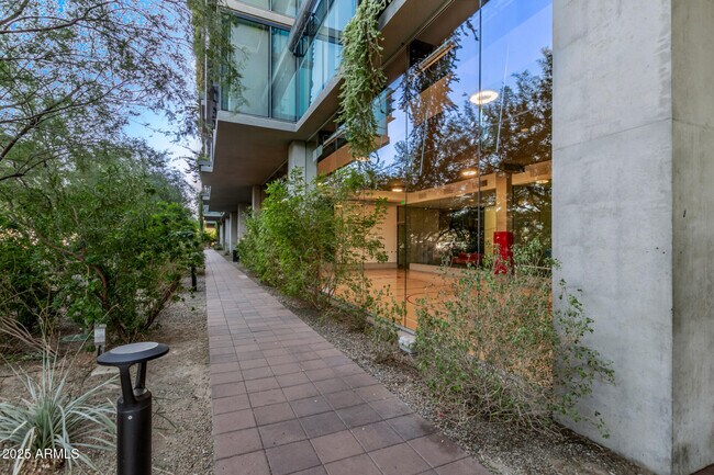 Building Photo - 7180 E Kierland Blvd