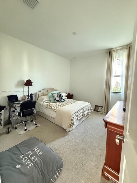 Building Photo - 11460 SW Pietra Way