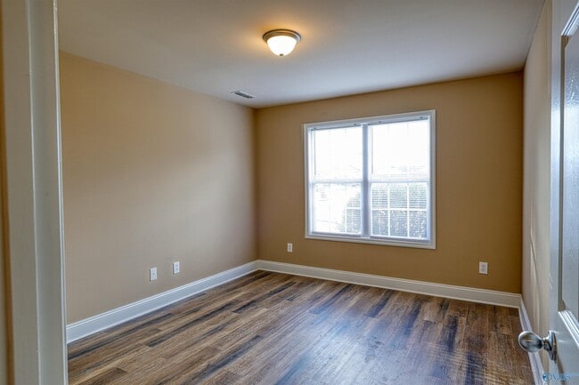 Building Photo - 105 Glenfield Ct