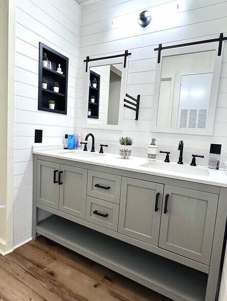 Building Photo - 2120 Pearl St