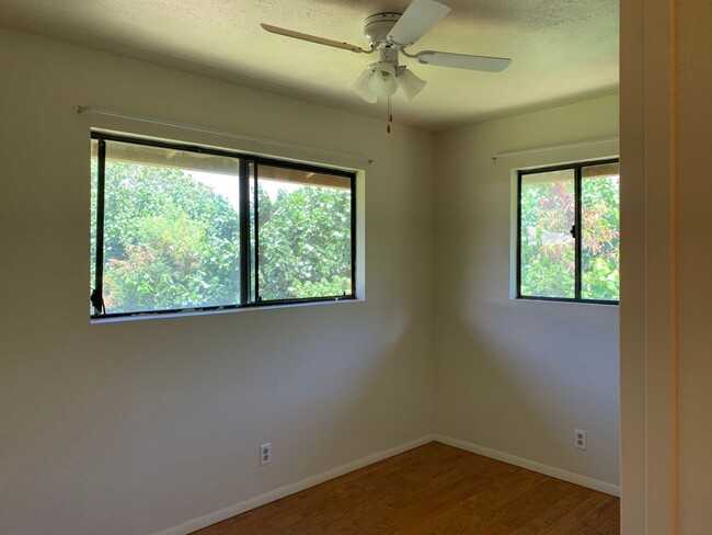 Building Photo - LS011. 219 W Waiko Rd #F Duplex Left
