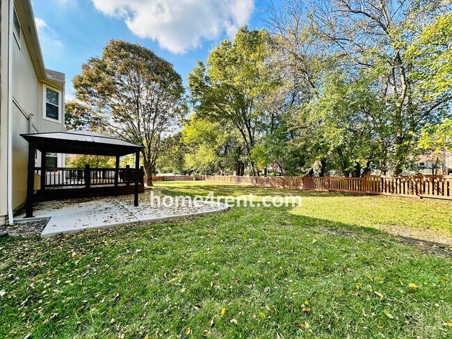 Building Photo - Elegant Cul-de-Sac Retreat with 5th Bedroo...