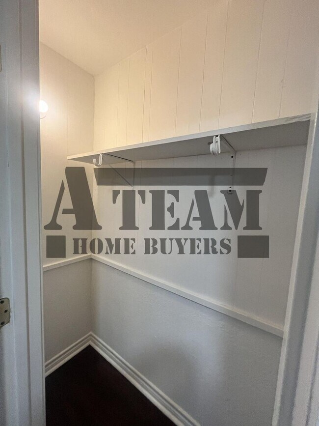 Building Photo - Remodeled 3 Bedroom 2 Bathroom