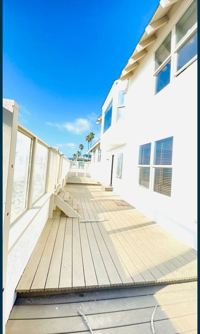 Building Photo - Fabulous 3 bedroom 2 bath tri-level home w...