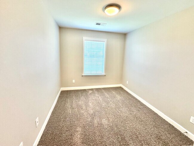 Building Photo - TuckerLanding5771