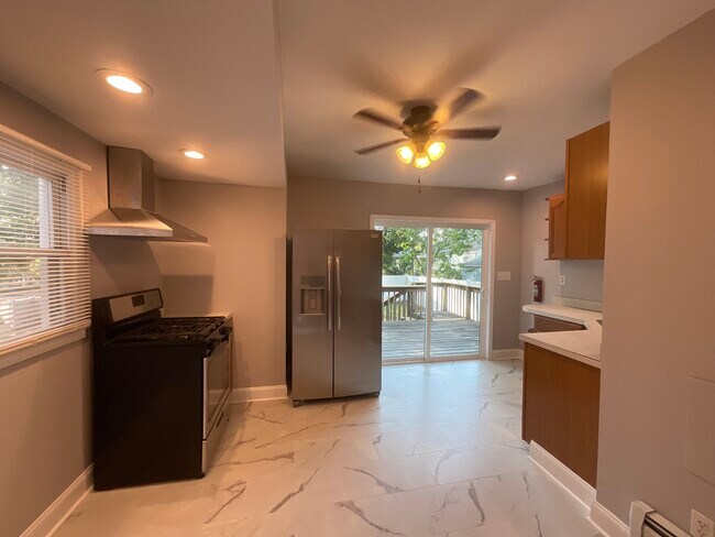 Building Photo - 1605 Parker Rd