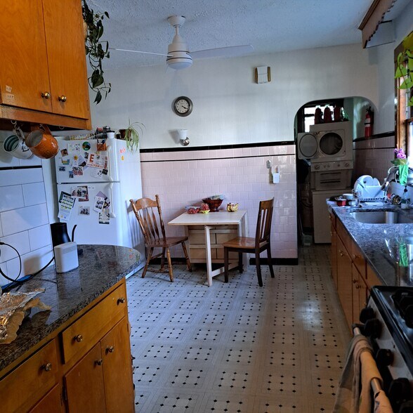 Building Photo - 56 Vinal Ave