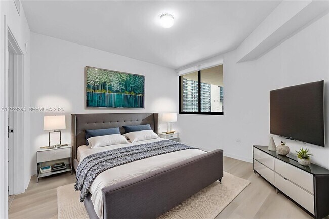 Building Photo - 999 SW 1st Ave