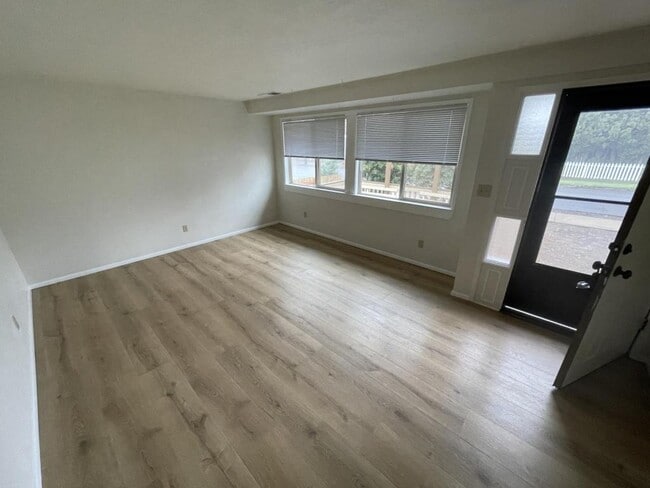 Building Photo - 1651 NW Taylor Ave