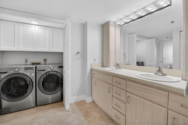 Building Photo - 4748 S Ocean Blvd