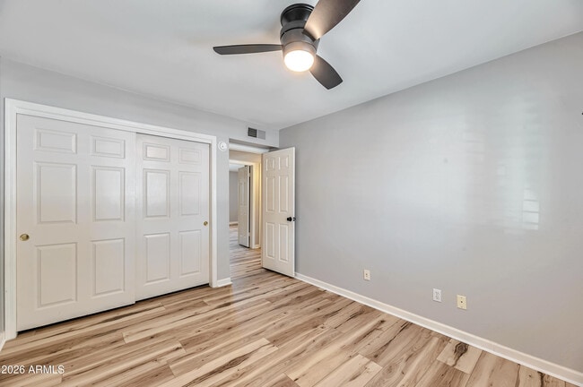Building Photo - 6502 E Grandview Dr