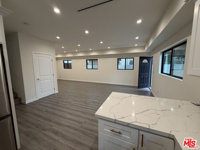 Building Photo - 6245 McLaren Ave