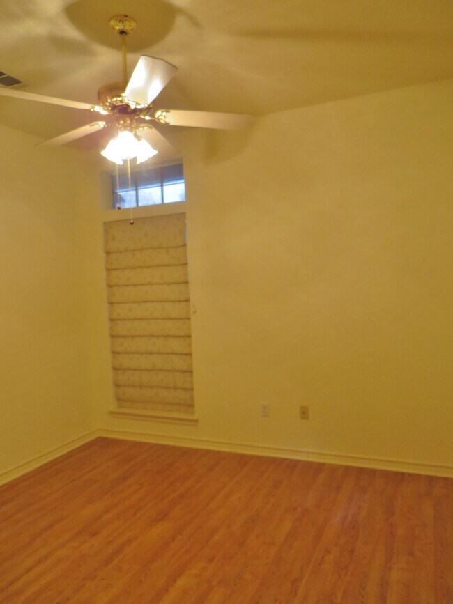 Building Photo - 3 Bedroom 2 Bathroom Parkview Estates Home