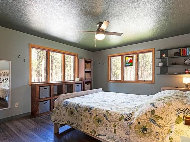 Building Photo - Beautiful spacious 3 bed, 3 bath home situated on 2.53 private acres in Stevensville.