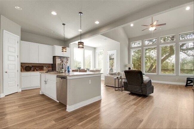 Building Photo - 421 Chinkapin Trail