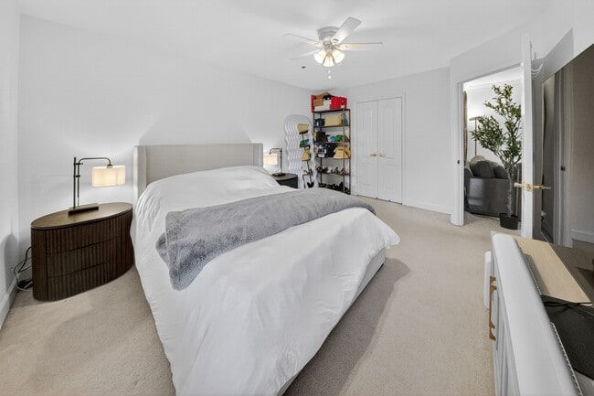 Building Photo - 1050 N Stuart St