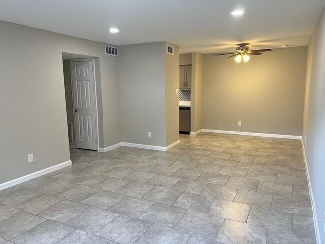 Building Photo - 5550 N Braeswood Blvd