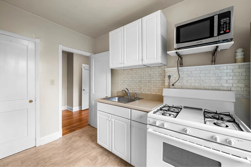 Building Photo - 205 Westowne Rd