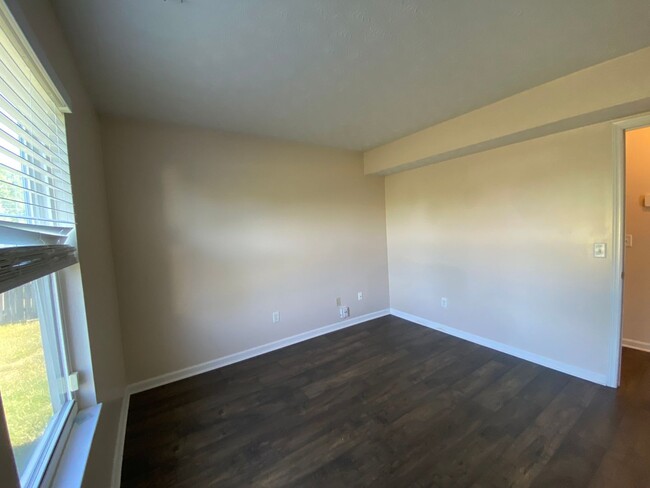 Building Photo - 4221 Dobbin Cir