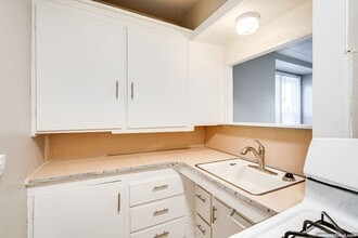 Building Photo - 214 W Pacific St