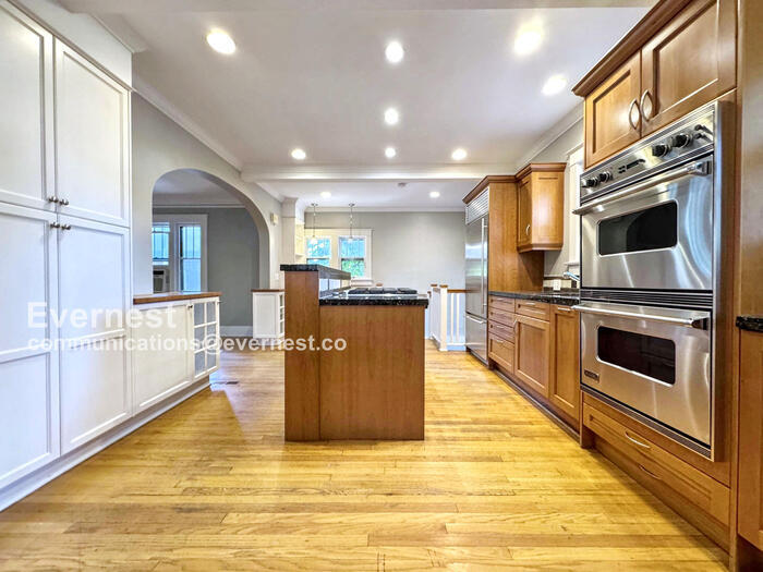 Building Photo - 983 S Gilpin St