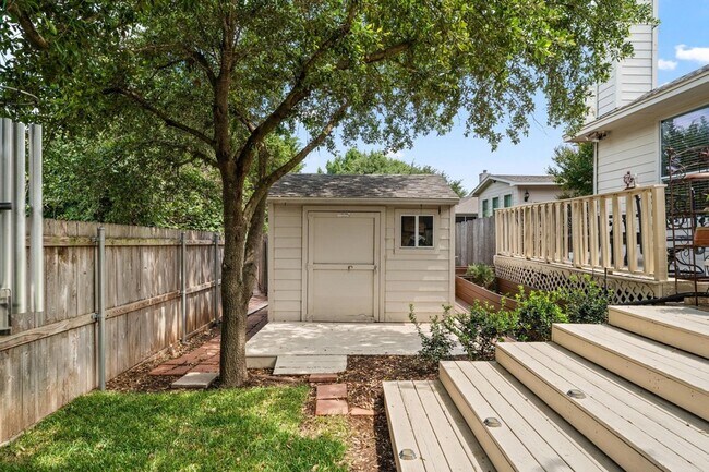 Building Photo - 2600 Lost Mine Tr