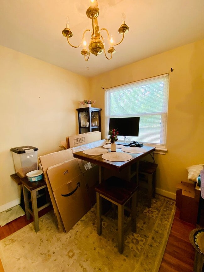Building Photo - Adorable 2bdrm/1bth Rancher Located in Richmond's West End!!