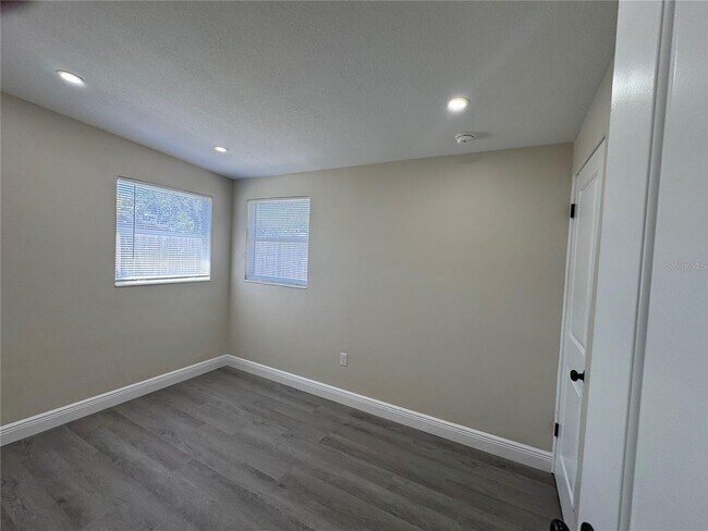 Building Photo - 7039 Lenox Dr