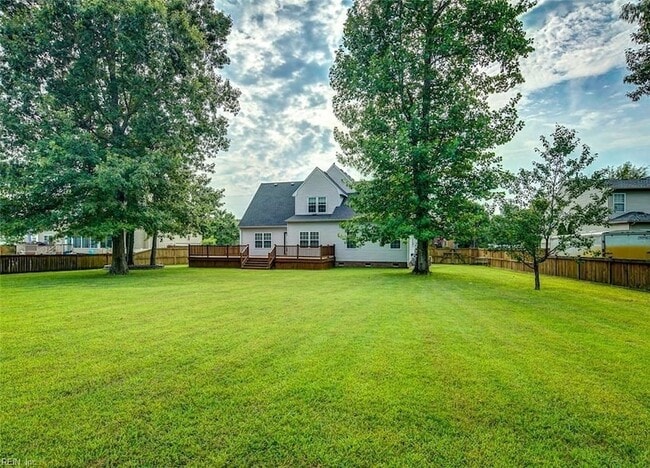 Building Photo - 1516 Clearwater Ln