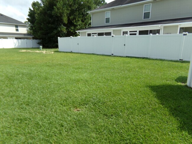 Building Photo - 121 Heather Glenn Cir