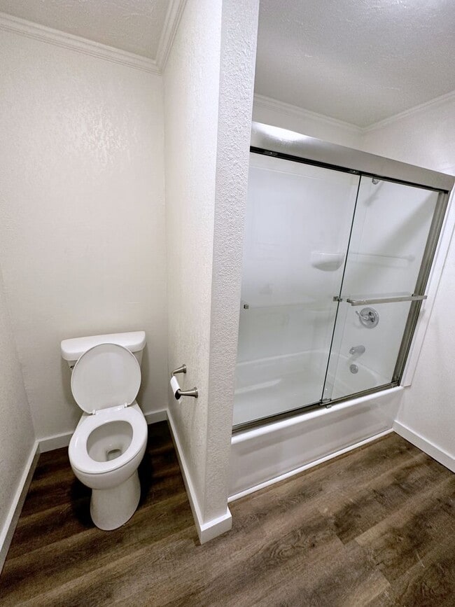 Building Photo - Totally Updated and Renovated 2 Bedroom Ho...