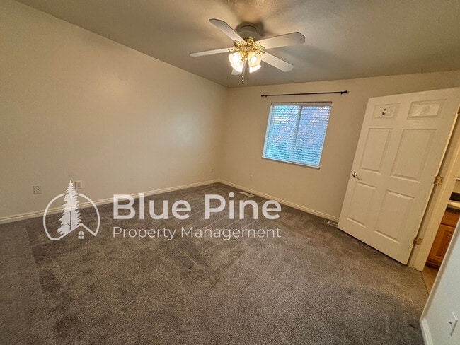 Building Photo - 1228 Oakmeadow Cir