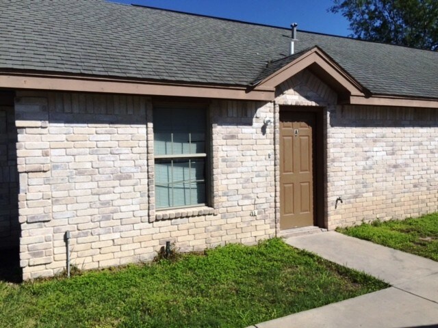 Building Photo - 1606 E Quail St