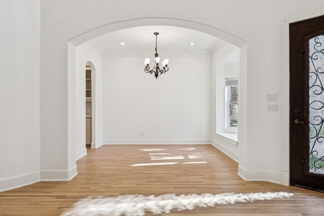 Building Photo - 6931 Belmont Ave