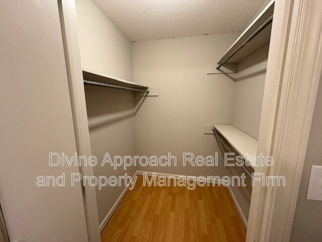 Building Photo - 830 Jamestown Manor Park