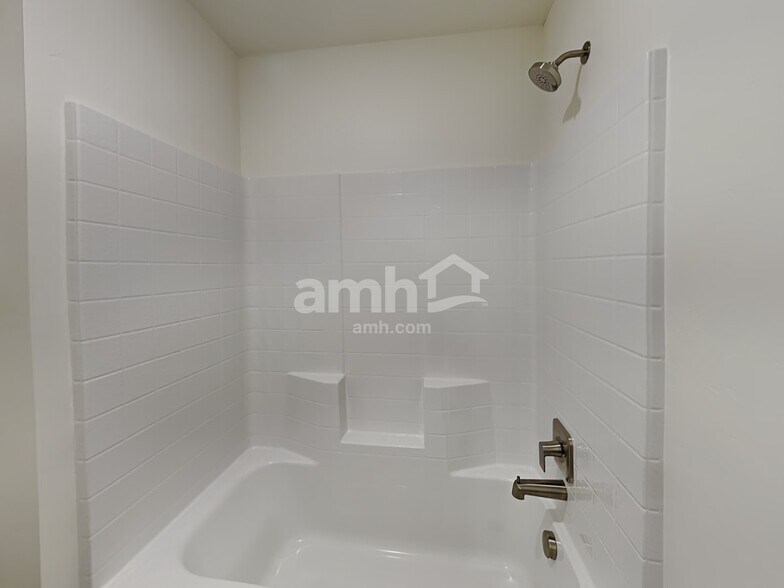 Building Photo - 344 North St