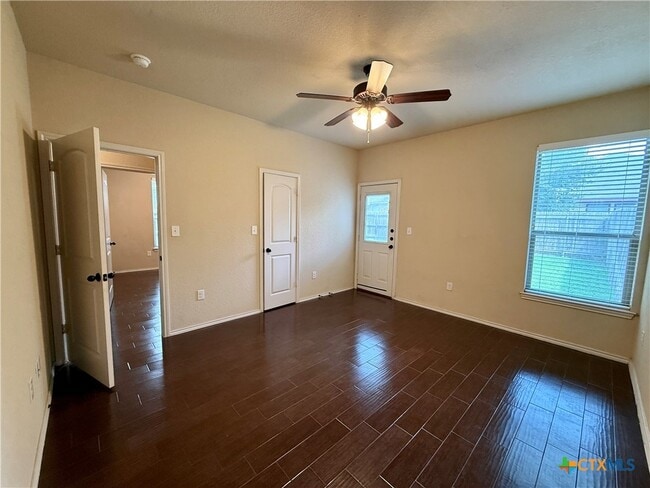 Building Photo - 685 Creekside Cir