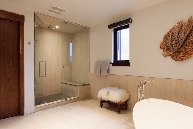 Building Photo - 717 S Aspen St